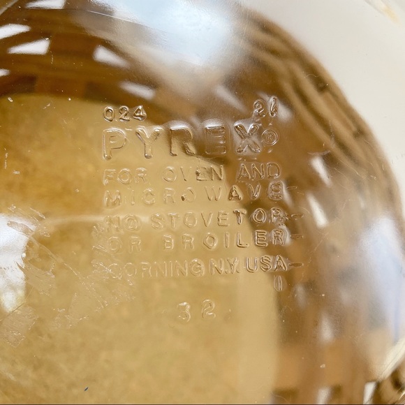 Vintage Pyrex Baker in a Basket Set #024 - Picture 9 of 9